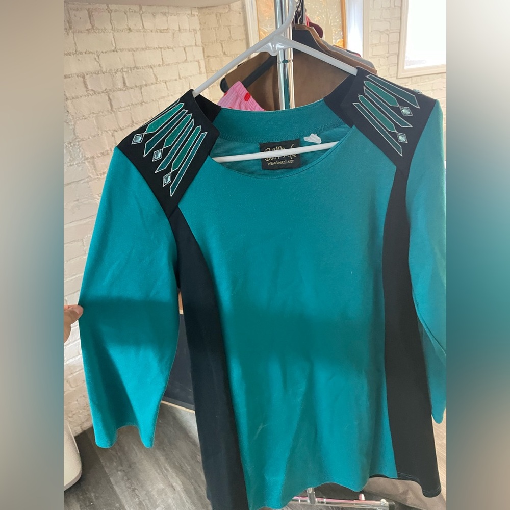 Bob does it again.  A statement top!